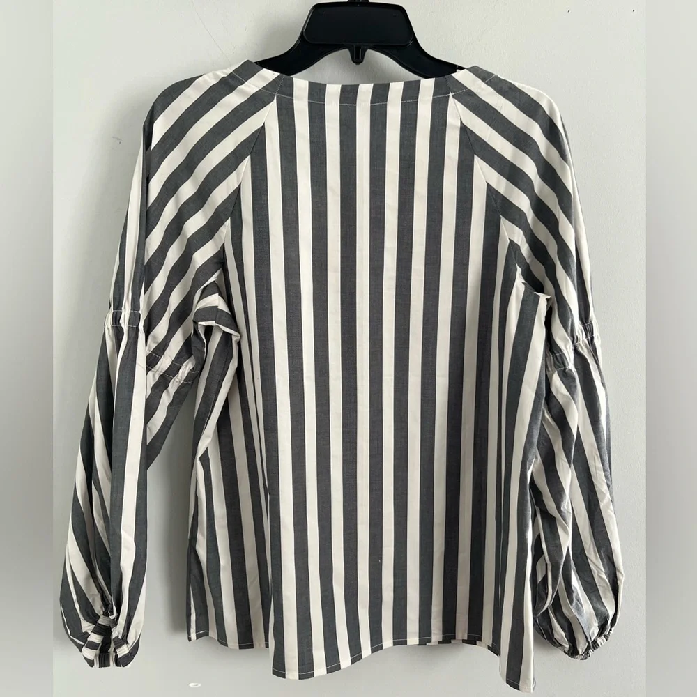 BANANA REPUBLIC Puff Sleeve Striped Blouse | Gray & White | Size Small - Picture 6 of 9
